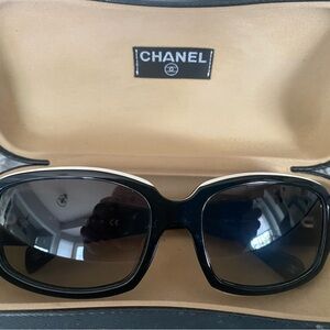 CHANEL Black Frame Sunglasses with Gradient Lenses